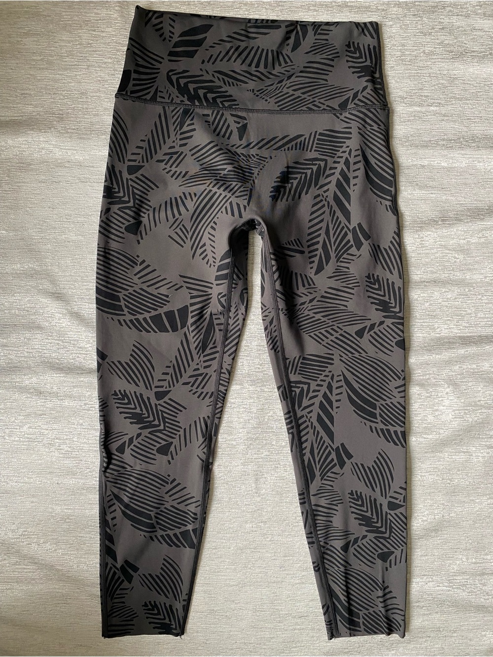 Aerie High-Waist Printed Workout Leggings - Charcoal with Black Leaf Print